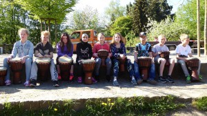 Trommelrhythmen der Viertklässler auf der Abschiedsfeier.